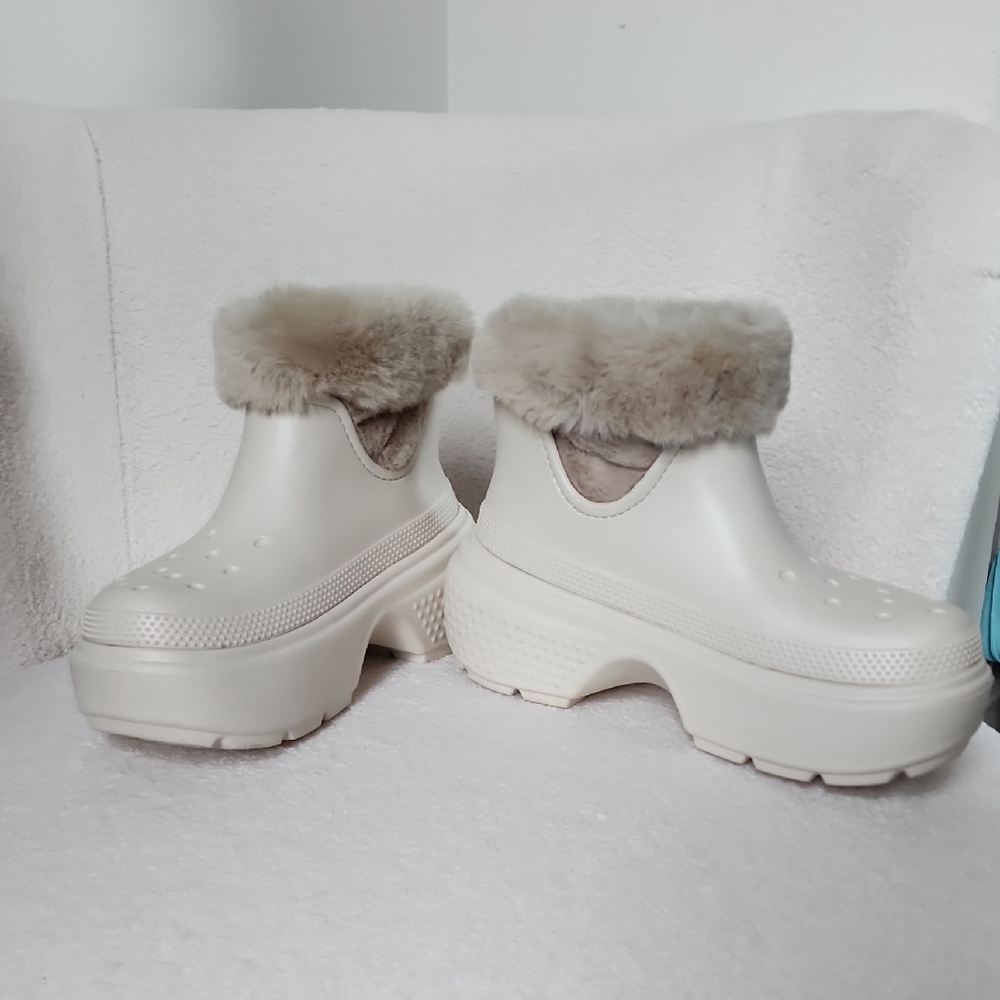 CROCS Cream Winter Boots with Fur Trim